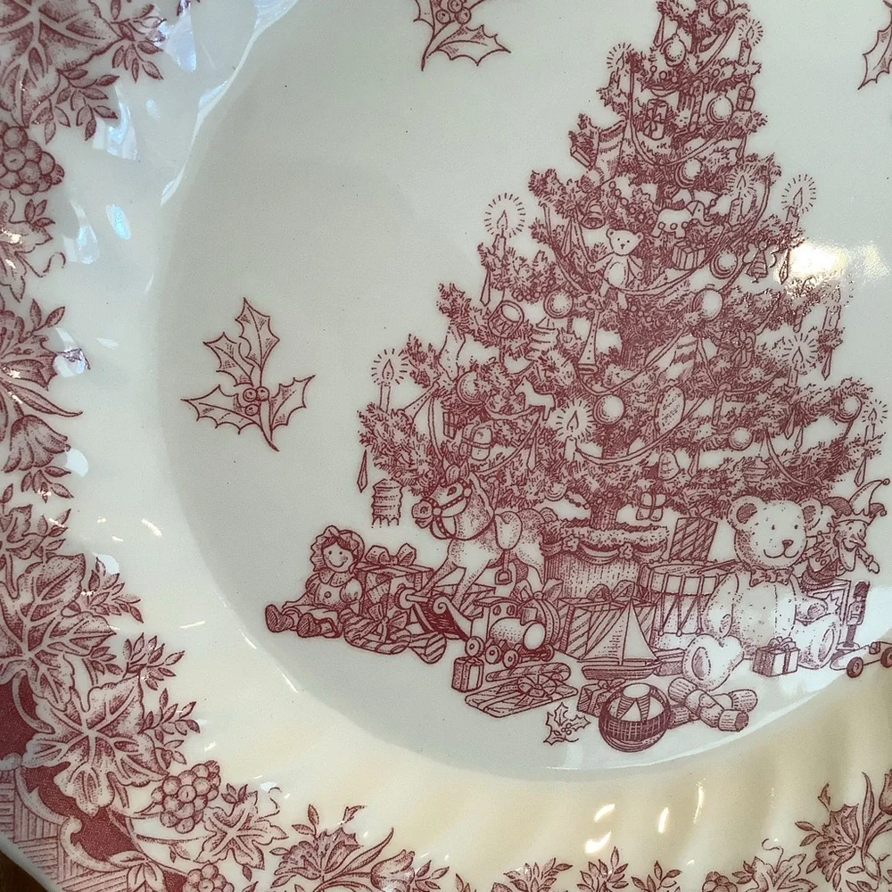 Queen’s Seasons Greetings Christmas Tree Plate